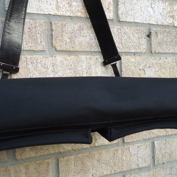 Stuart Weitzman turnlock crossbody  bag. - Picture 6 of 8